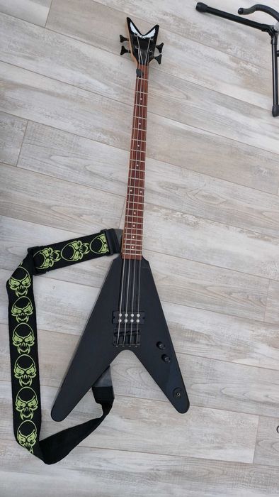 бас китара DEAN Flying V