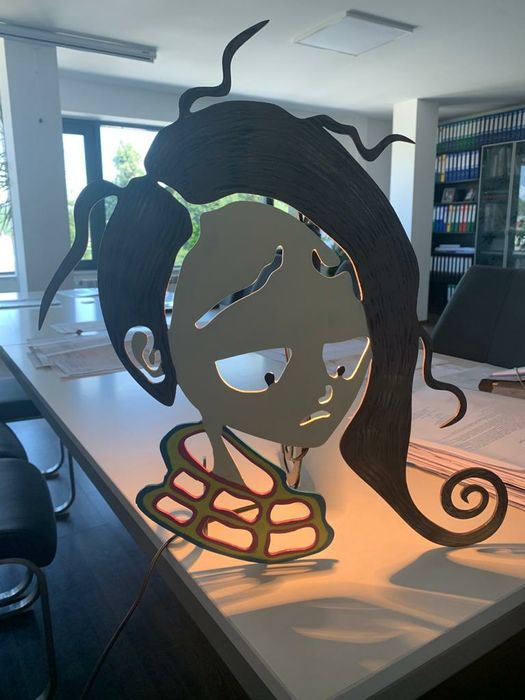 Veioza din otel pictat