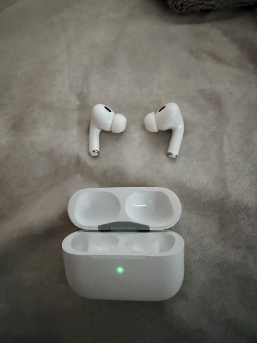 se vinde AirPods Pro 2