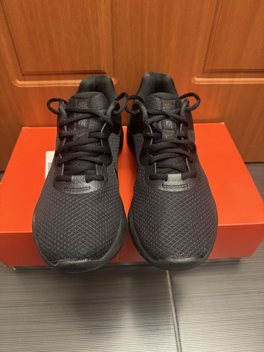 Чисто нови, обувки Nike.