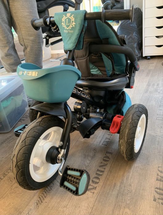 Tricicletă pliabilă cu scaun reversibil
