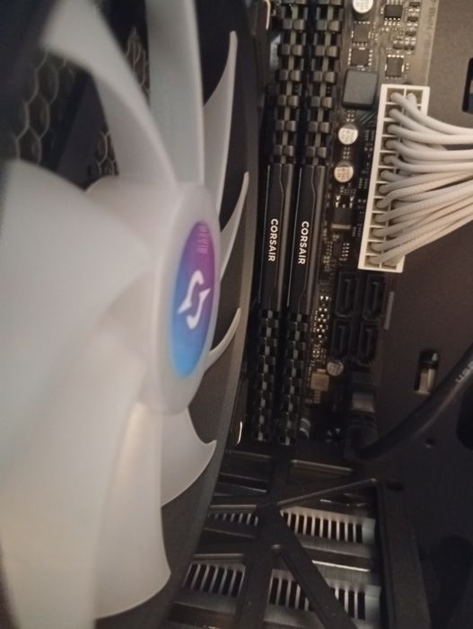 Vand PC Gaming  Nvidia 5060 , i5 14400