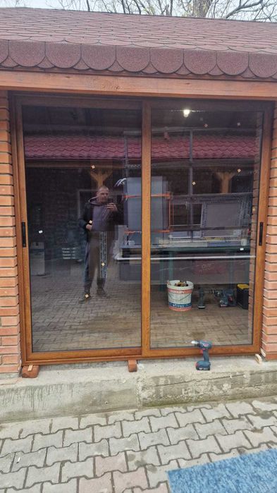 Închideri terase cu sisteme glisante din aluminiu
