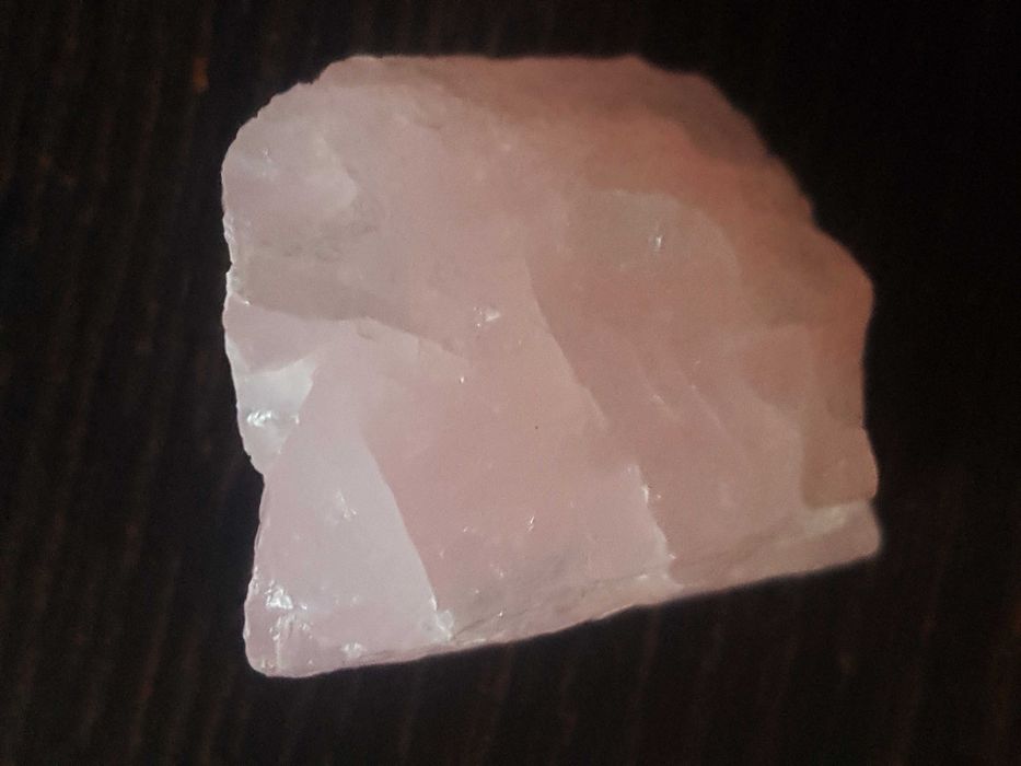 Естествен, нешлифован розов кварц друза