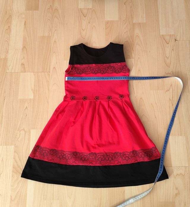 Есенно-зимна рокля за момиче 7-8г.