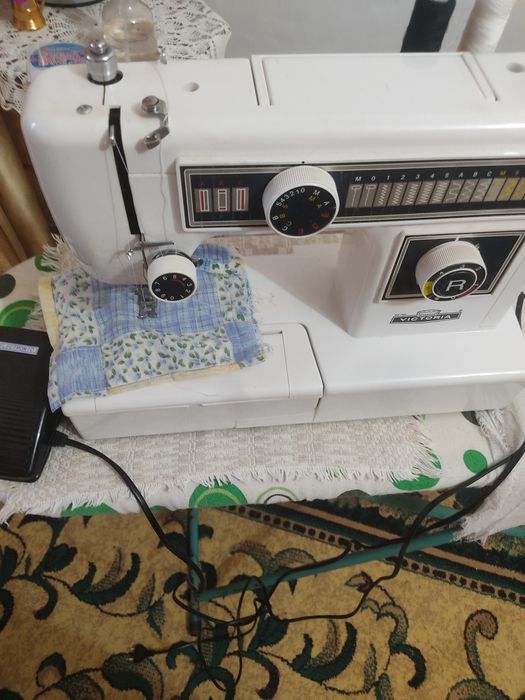 Швейная машинка" Виктория"