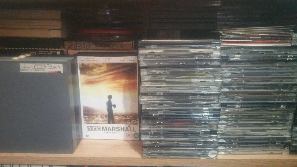 Viniluri,casete audio-video ,CD.uri ,banda magnetofon si camera v.