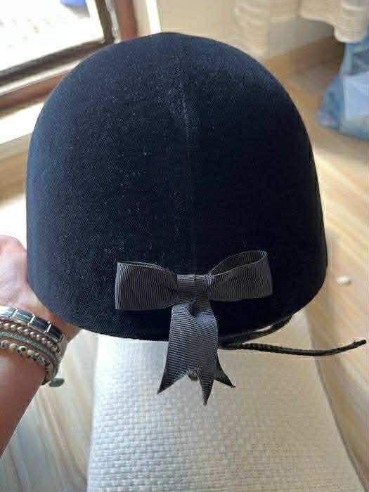 Каска за конна езда CHAMPION + подарък камшик