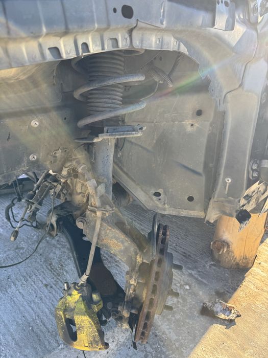 Fuzeta fata amortizor complet cu arc si flansa Ford Focus 3 2012-2018