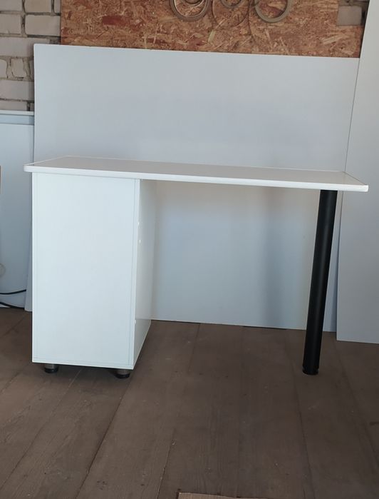 Маникюрный стол новый