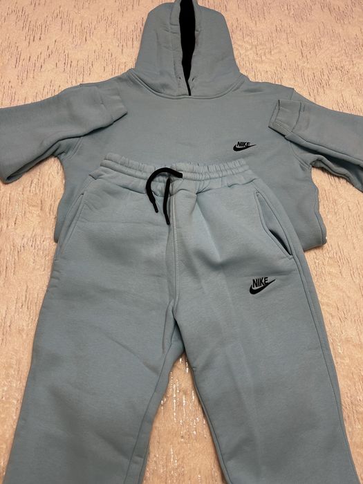 Nike екип – син, нов