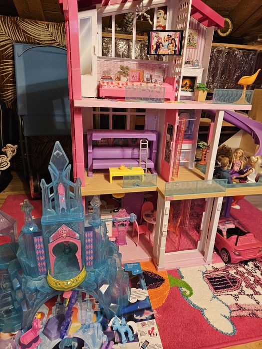 Кукла Barbie - Къщата на мечтите + БОНУС замък, кукли и др.