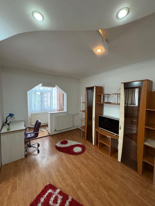 Apartament cu 3 camere in c-uri etaj 3 aprope de cina,gradinita nr 3