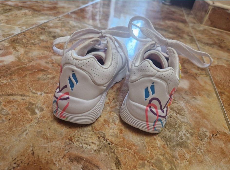 2 perechi Adidasi Skechers