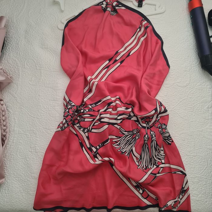 Стильное парео от Gucci