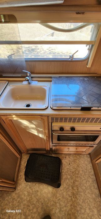 Двуместна каравана