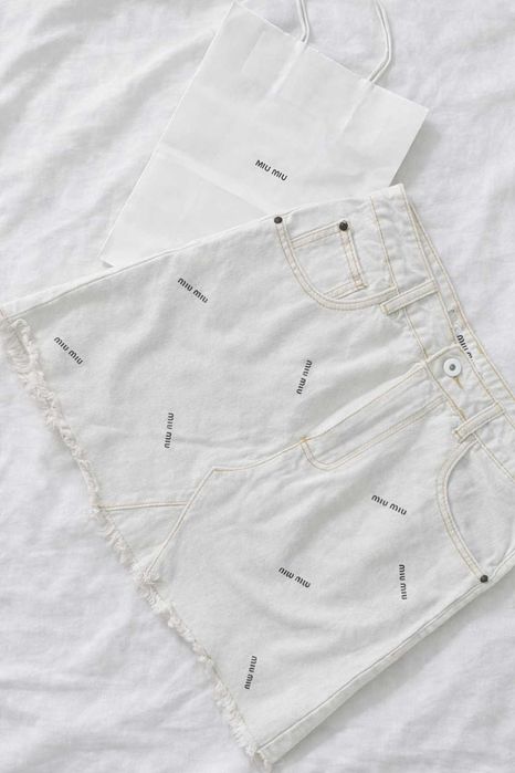 светла дънкова пола с ресни и висока талия нова с торба миу miu