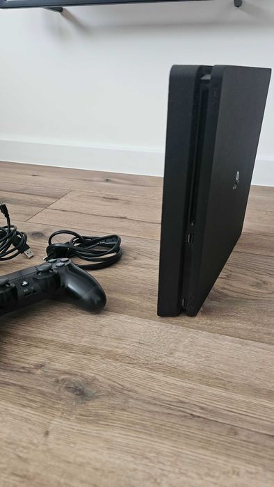 Playstation 4 slim PS4