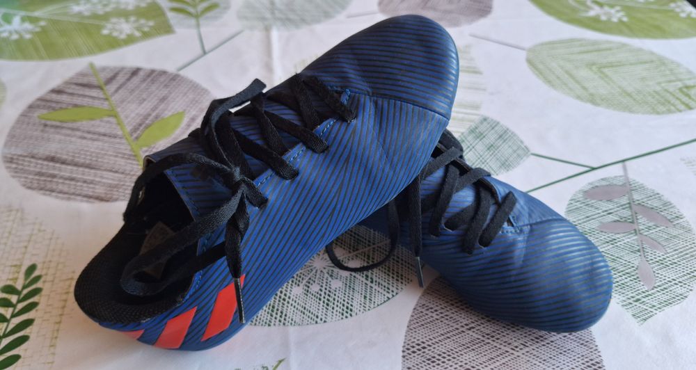 Продавам детски Бутонки Adidas