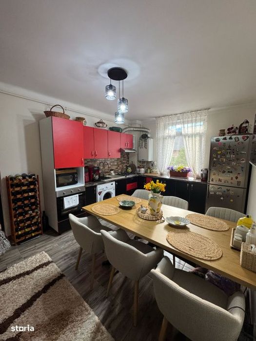 Apartament 2 camere, 54 mp, panorama, curte privata si parcare, zona F