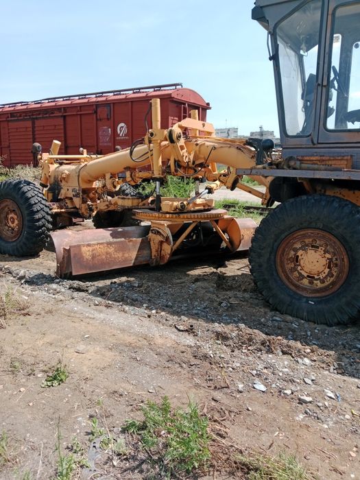 Грейдер ДЗ 98в, в рабочем состоянии.