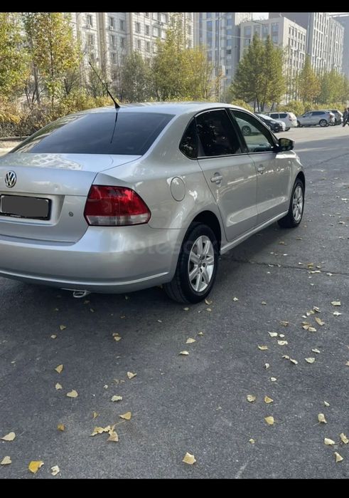 VW POLO Серебристый