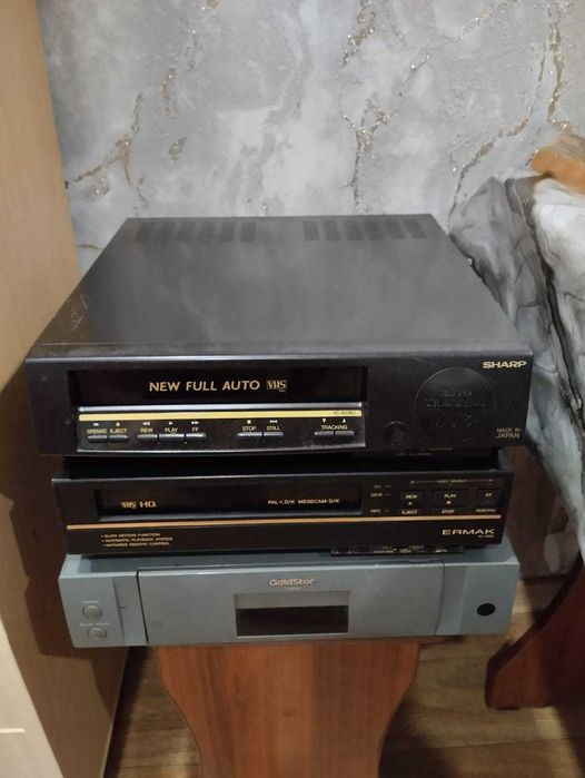 Продам три видеомагнитофона Sharp, Goldstar, ERMAК