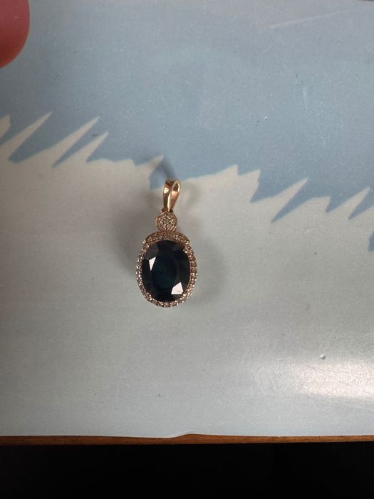 Medalion aur 14K cu diamante si safir