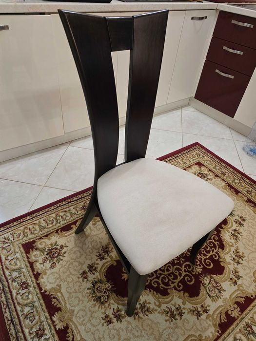 Стол от масивно дърво