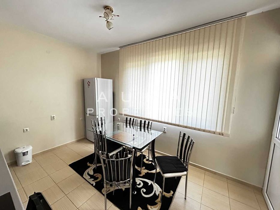 Дава се под наем Тристаен апартамент в Разград, Център - 100 кв.м за 561 € - Снимка #7