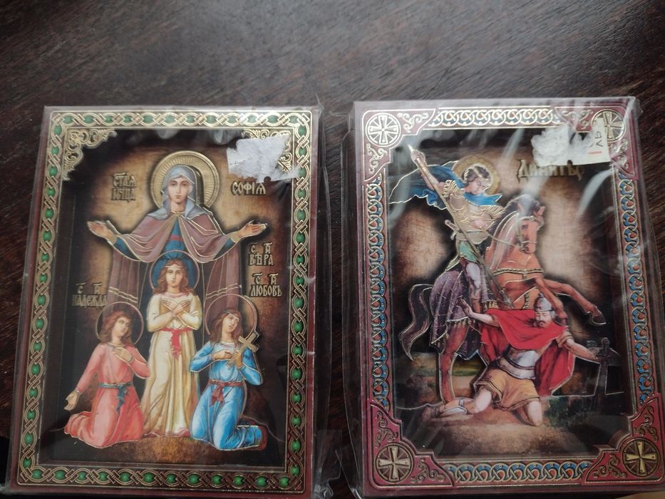 Икони различни видове и свещи