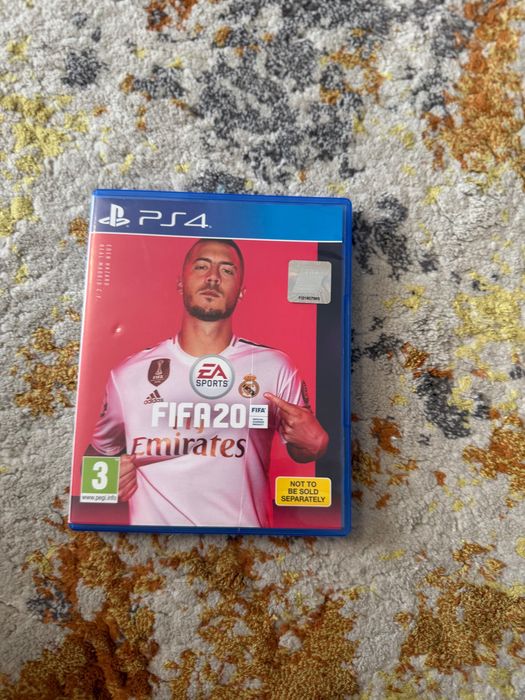 Play station4 pro 1 tb + 2 джойстика + игри