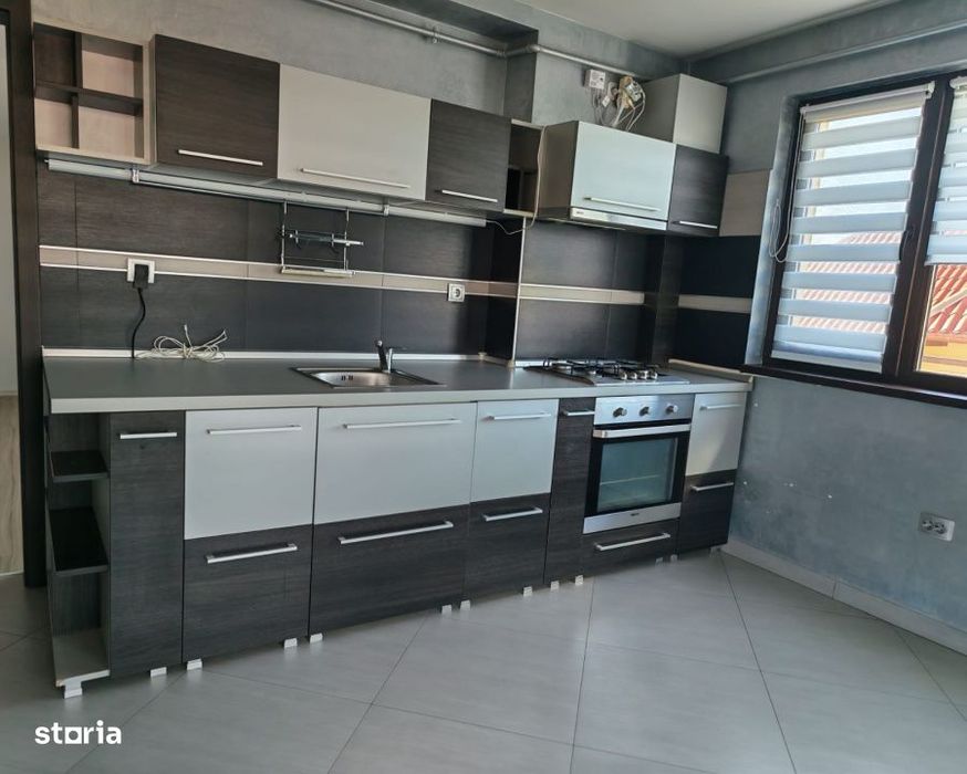 Apartament 4 camere, cartier Intre Lacuri, loc de parcare