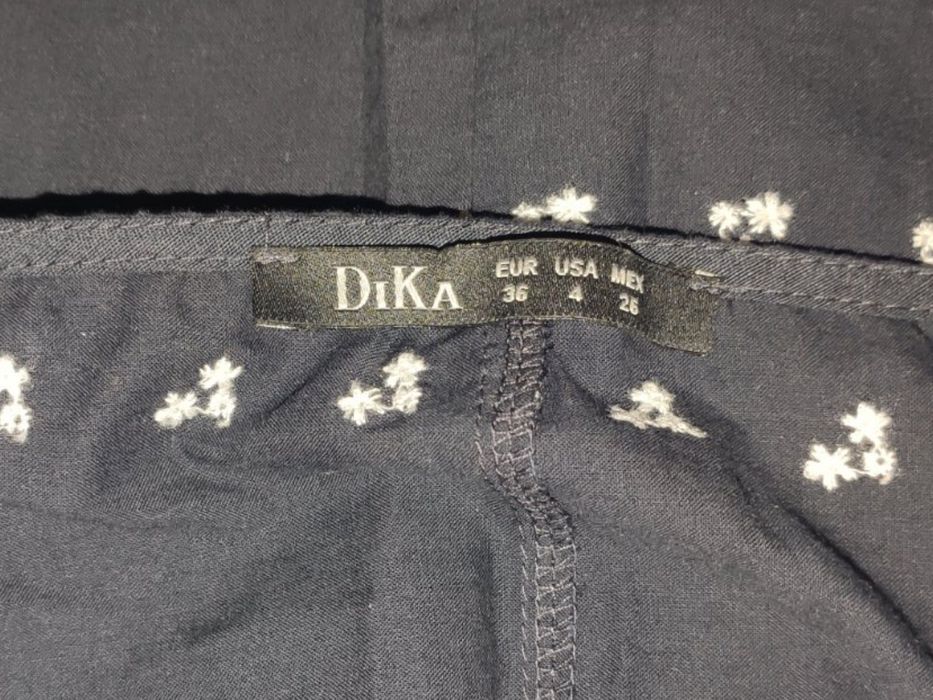 Дамска блуза DiKa с флорална бродерия, тъмносиня, размер 36
