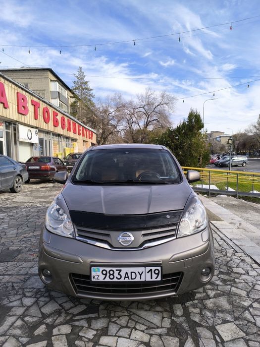 Nissan Note 2010 автомат