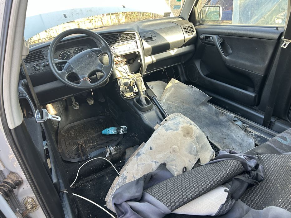 Голф 3 1.6  101 коня на части