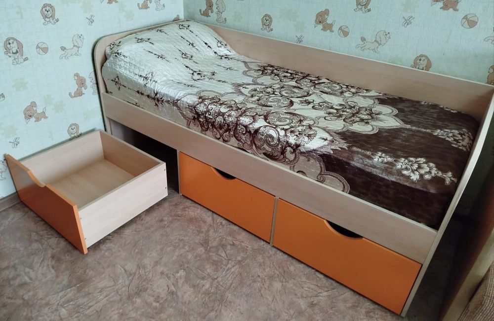 Продам кровати: подростковая и детская
