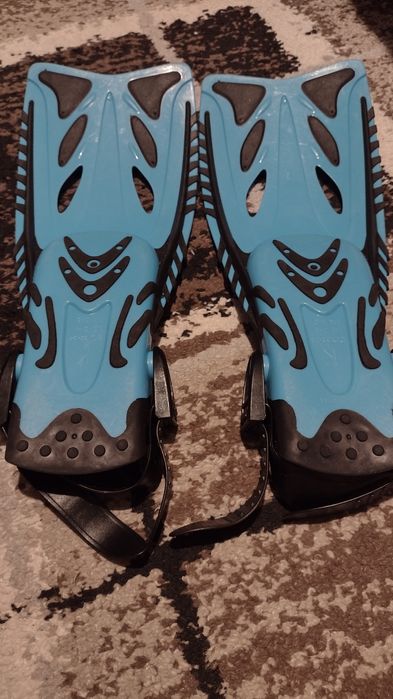 Продавам детски плавници