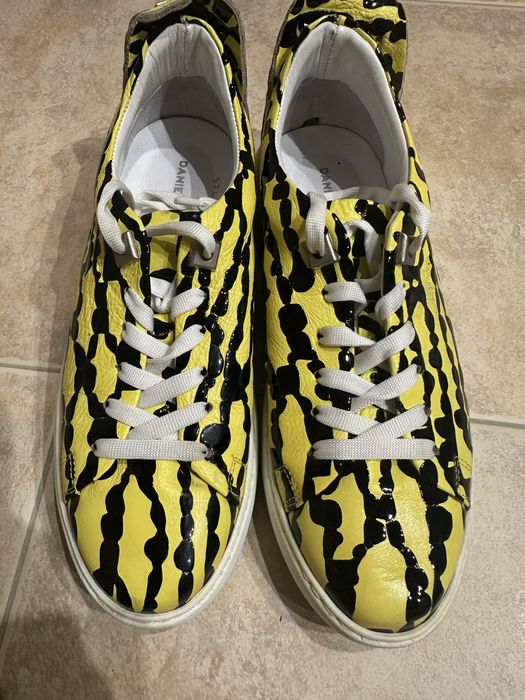 Дамски спортни обувки