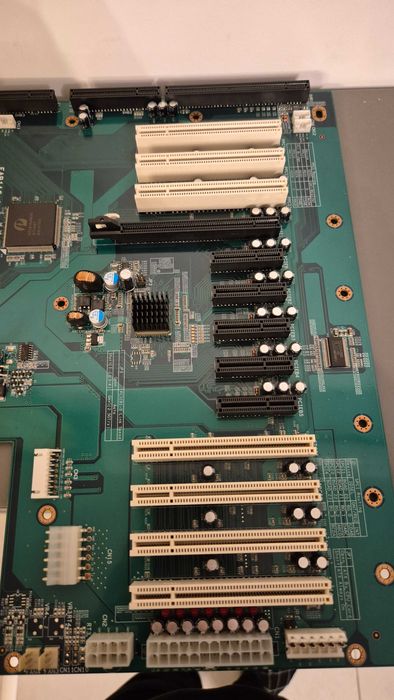 COMPLET Axiomtek SHB120 + FAB118 + i5-2400 + 16GB RAM + Extensii