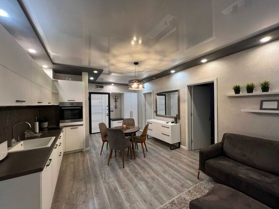 Дава се под наем Тристаен апартамент в Варна, Център - 74 кв.м за 1100 € - Снимка #5