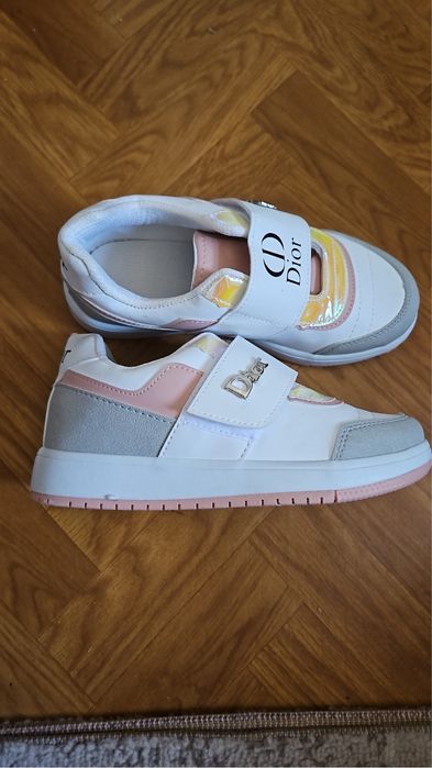 Детские кроссовки