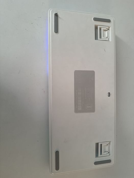 aula f75 продам.