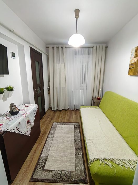 Vand apartament cu o suprafata de 58 mp, situata etajul 2/4.