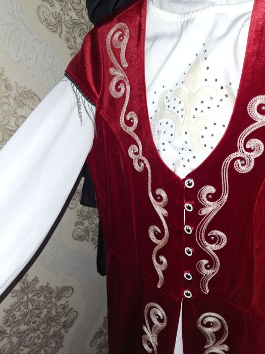 Камзол көйлегімен