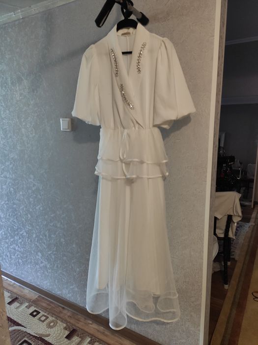 Платье женское , Белого цвета платья очень красивые