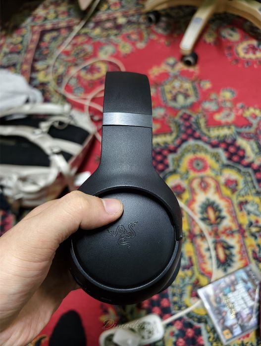 Игровой наушник razer.