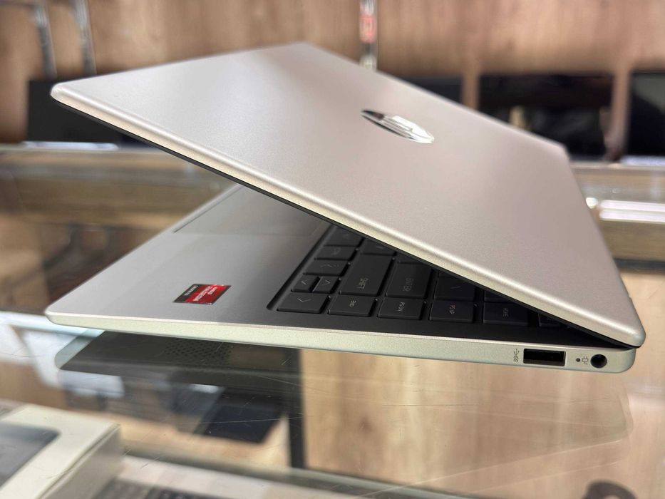 HP Laptop 14"HD  Ryzen 5 7520U RAM 4 Gb DDR5 ssd 256
