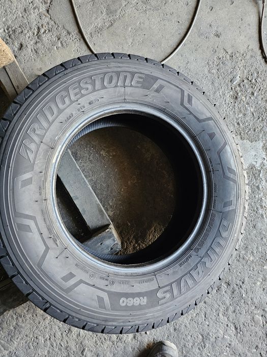 2 anvelope vara 235 65 16C Bridgestone 7mm 2020
