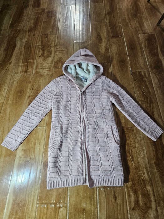 Продам кофточки для девочки.